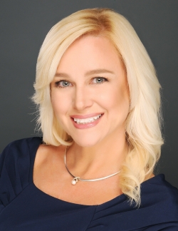 Headshot - Laurel Oswald